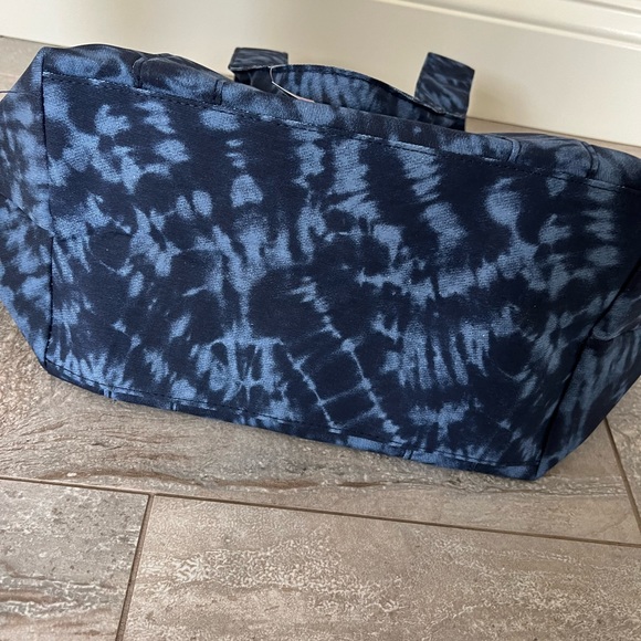 Victoria’s Secret Tote Bag with zipper - Picture 7 of 7